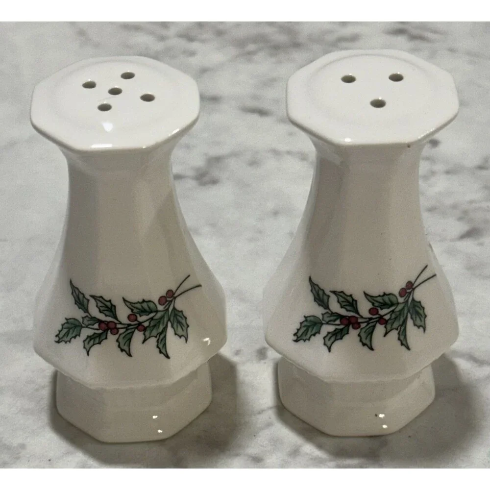 Vintage Nikko Christmastime Salt & Peppers Shakers Set Japan